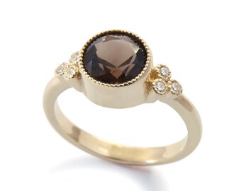 Gold Estate ring with Oval Gemstone