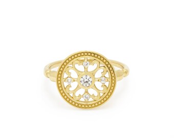 Elegant Gold Ring with Filigree Design and Diamonds