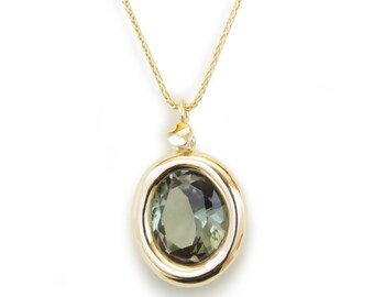 Gold Necklace with Round Green Quartz Pendant