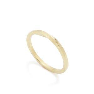 Simple gold ring with a twist