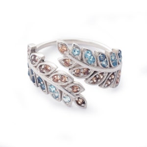 White Gold Leaves ring with Topaz and Zircon Champagne
