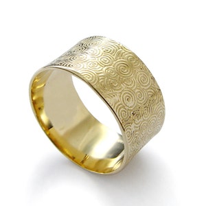 Wide Gold band with Spiral Pattern