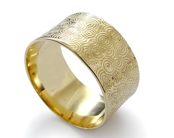 Wide Gold band with Spiral Pattern