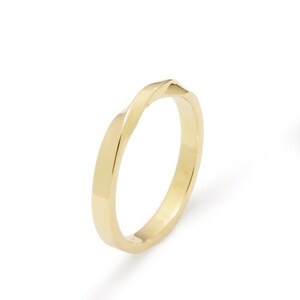 Mobius gold ring with double twist