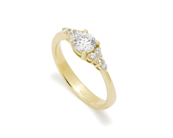 Classic Minimalist Gold Ring with Central Diamond and Side Accent Diamonds