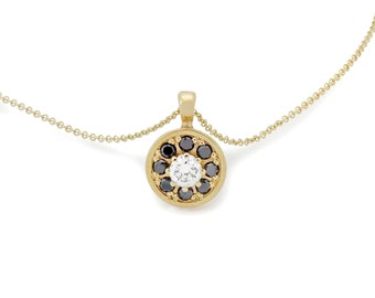 Collana in oro con pendente a fiore con diamanti neri e trasparenti