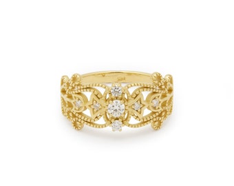 Filigree Diamond Gold Ring with Exquisite Details