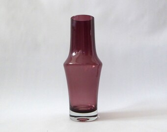 Vintage Riihimaki 1376 art glass vase, cased plum purple. Tamara Aladin, Riihimäen Lasi Oy. Scandinavian 1970s mid century. Retro aubergine