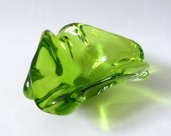 Vintage Murano bright green art glass bowl/ashtray. Mid century 1960s/1970s biomorphic dish. Luminous vivid lime. Triangular lobed & cased