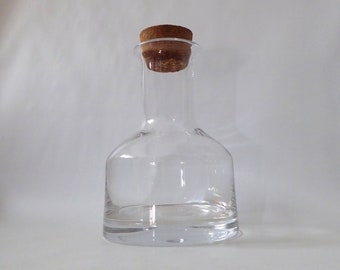 Dartington plain VIN decanter. Clear glass/crystal, Frank Thrower FT196 The Wine Carafe. Retro/vintage 1970s dining/drinking storage serving