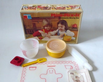 Vintage kids' Tupperware mixing set Mini-Mix-It. Children's cookery, 1970s retro. 1979 Tupperware Toys, miniature pastry sheet, rolling pin