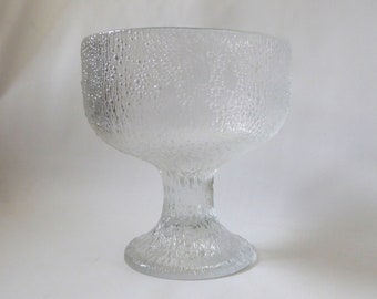 Huge Puro bowl by Tapio Wirkkala, Iittala. Vintage art glass fruit/punch bowl, 2340. Finland, mid century 1970s. Clear ice textured crystal