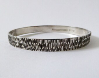 1972 Modernist Sterling silver bracelet/bangle. Retro 925 hallmarked fine jewellery, Bracelon. Bark line textured. 1970s vintage Brutalist