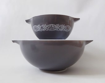 Pyrex JAJ Classics Mix & Serve chip dip set. Mixing bowls, grey + vines opal glass. Cinderella round nest. Retro mid century, vintage 1964