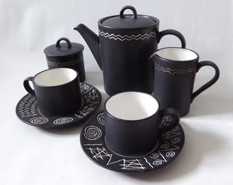 Habitat Scraffito tea coffee set. 2 cups & saucers, teapot, sugar bowl, milk jug. Vintage 1980s/90s Japan. Black + white Sgraffito stoneware