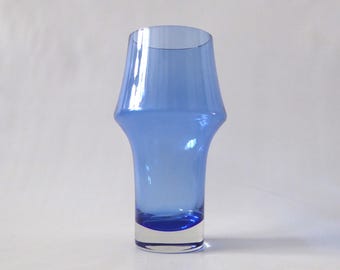 Riihimaki Stromboli art glass vase by Aimo Okklin. 7" cased blue. Vintage Scandinavian retro 1960s. Mid century modernist, Finnish. Sky blue