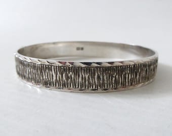 1972 Modernist Sterling silver bracelet/bangle. Retro 925 hallmarked fine jewellery, Bracelon. Bark line textured. 1970s vintage Brutalist