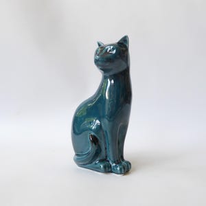 Vintage 1970s/80s Poole Pottery cat. Stylised ceramic studio art figurine. Mid century teal blue glazed figure. Ceramic seated Siamese, 6.5"