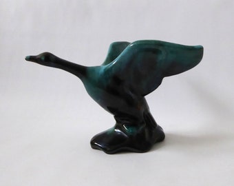 Vintage Blue Mountain Pottery flying goose. Ceramic black green drip glazed. Stylised Modernist 1970s retro kitsch. BMP Canada bird & label