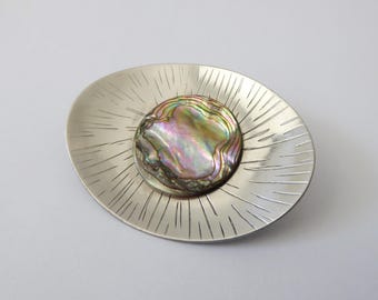 Peak stainless steel modernist & abalone shell brooch. Vintage retro 1960s/1970s oval jewellery. Space-age eye shape. MCM mid century, boho