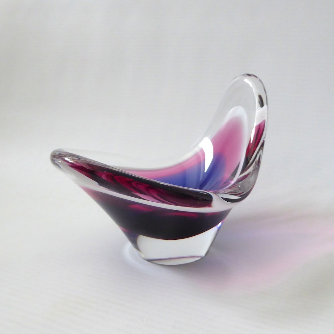 1961 Flygsfors Coquille Glass Bowl, by Paul Kedelv, Sweden. Curved Bowl
