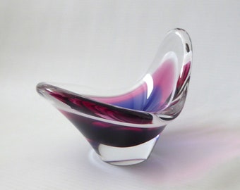 1961 Flygsfors Coquille glass bowl, by Paul Kedelv, Sweden. Curved bowl, opaque white, pink & purple sommerso, cased. Signed biomorphic dish