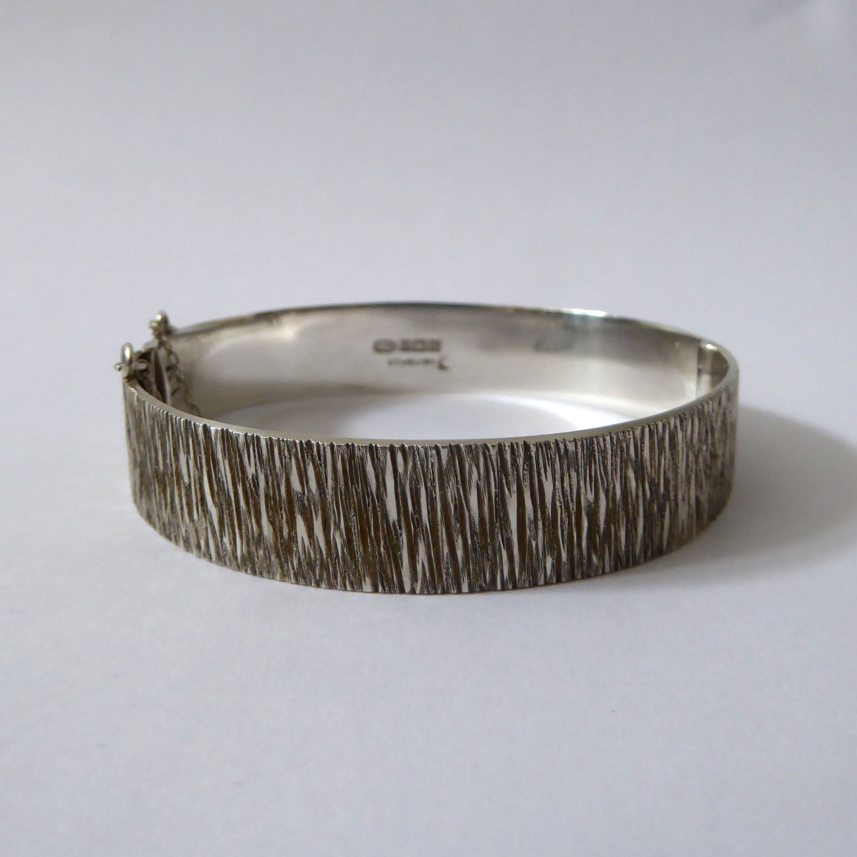 70‘s vintage bruitalist silver bangle 1971 Brutalist Sterling Silver Bracelet/bangle. Modernist
