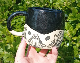 Steinzeug Halloween Tasse mit funkelnder schwarzer Glasur - Kürbis Tasse - Gespenst Tasse