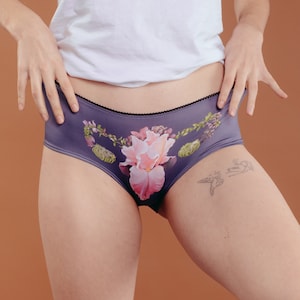 Floral uterus panties - Beautiful anatomy