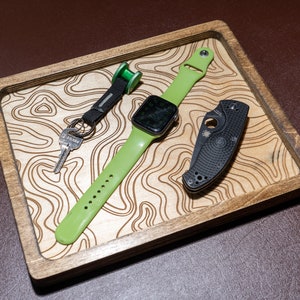 Bandeja de madera para todo tipo de objetos con grabado de topografía personalizado: decoración única para el hogar