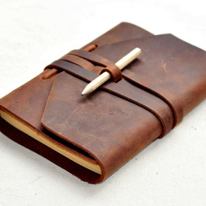 Gepersonaliseerde leren notitieboekje Leren dagboekboekcadeaus voor hem cadeau voor haar unieke cadeau-ideeën, afstudeercadeau, handgemaakt boek, gratis stempel