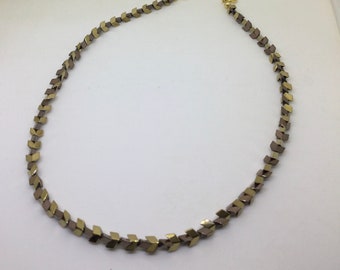 Collier Chevron