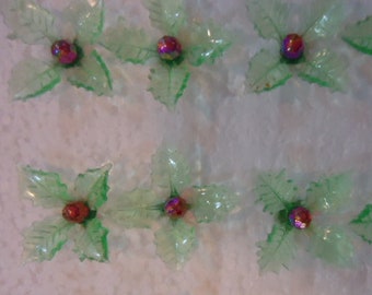 25 Green Holly Poinsettia  Leaves With Red Aurora Globe Pins Ceramic Christmas Tree Lights Bulbs Pegs