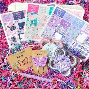 Lavender Lilacs Spring Teal Pink & Purple Flowers Butterflies Umbrella Flower Feltie Paperclip May 2022 Planner Envy Caja de suscripción.