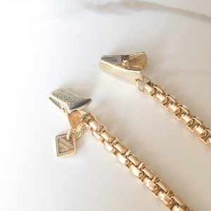 Goldfarbene Sonnenbrille & Brillen Box Kette