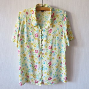 Vintage Womens Yellow Colorful Floral Print Blouse With Shoulder Pads Metalic Buttons Short Sleeve Summer Top Hippie Boho Shirt Size Large