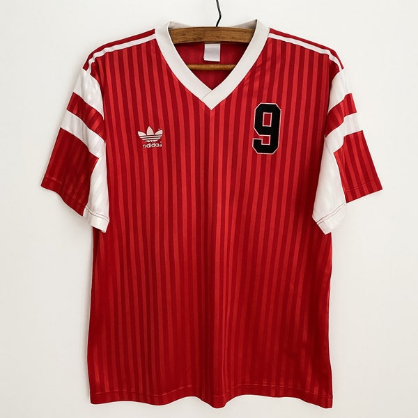 Vintage 1980s Adidas camiseta de rayas rojas camisa deportiva atlética de manga corta # 9 Fútbol retro Fútbol Fútbol de tres rayas Tamaño grande