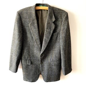 Vintage Houndstooth Tweed Blazer: Gray Wool Blend, Size Medium