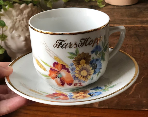 Swedish vintage father’s cup tea cup and saucer / fars kopp 1960s floral pattern / purple pink and yellow flowers