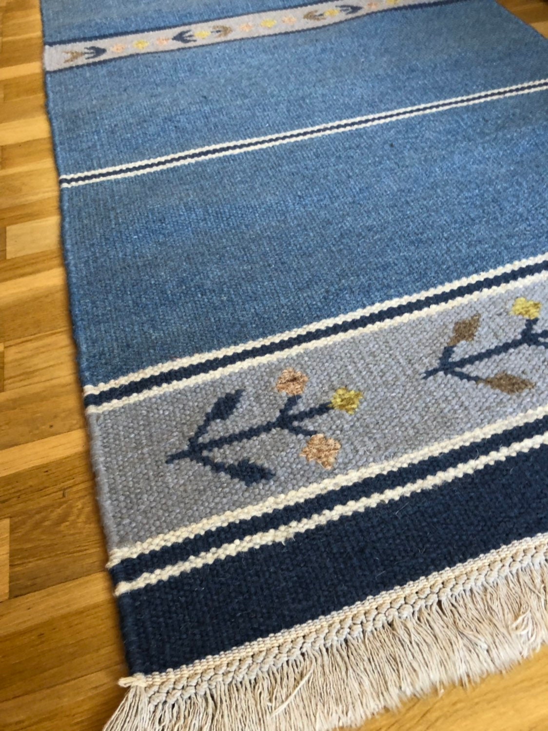 Traditional vintage Swedish kilim woven rug with fringe Scandinavian