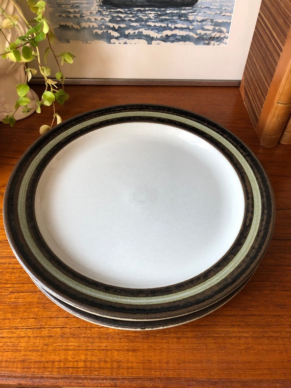 Arabia Karelia Finland Large dinner Plates  Uosikkinen Hand Painted  Stoneware Brown Rim Scandinavian Design