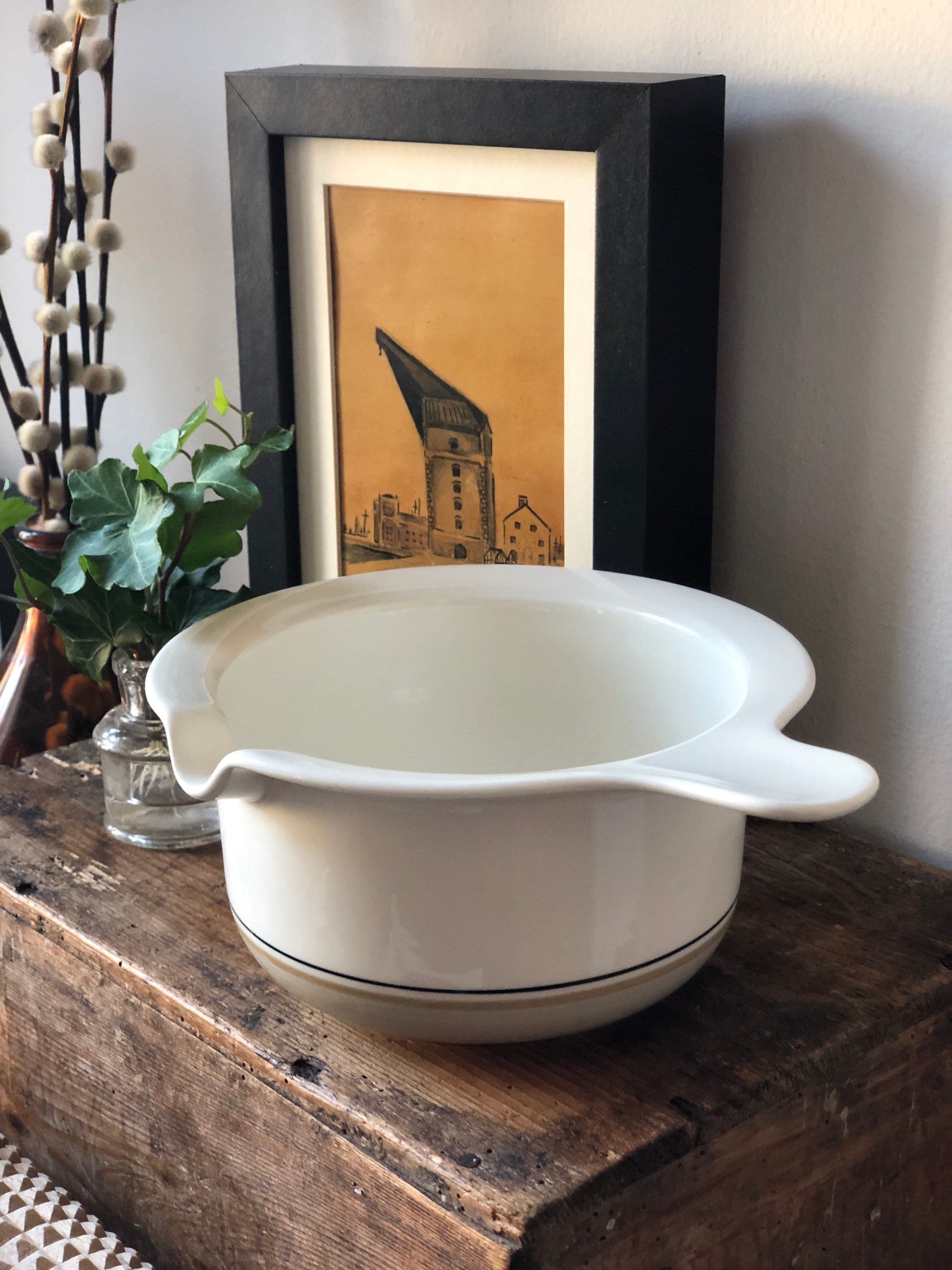 Vintage Arabia serving gravy bowl with spout and handle Arctica Seita/Design Raija Uosikkinen