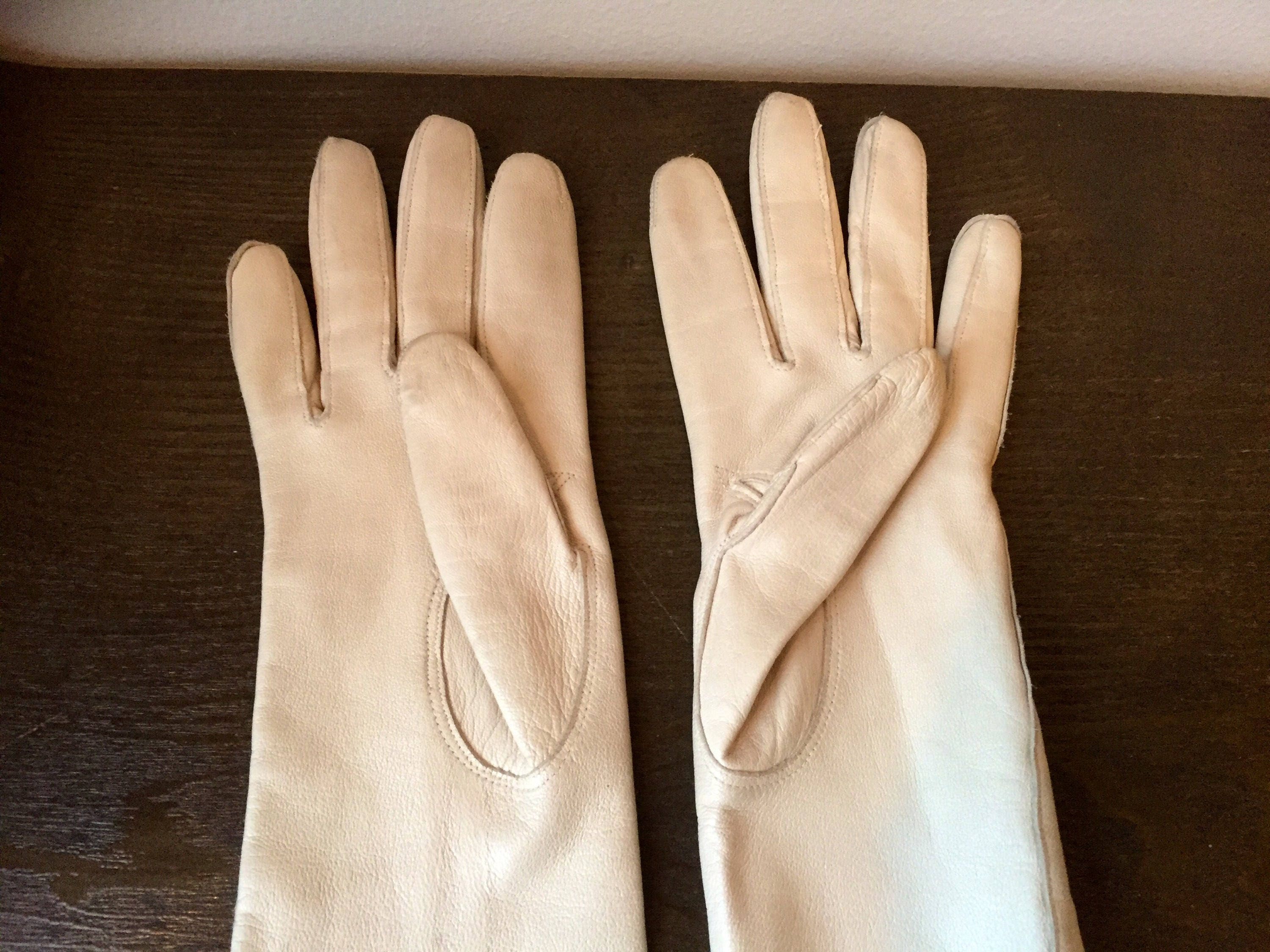 Cream calfskin butter soft greige leather vintage driving gloves size 6 1/4