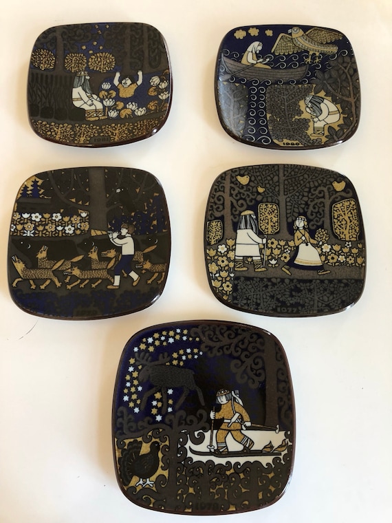 Arabia collectable plates by Raija Uosikkinen 5 years available 1977 1978 1979 1980 1981