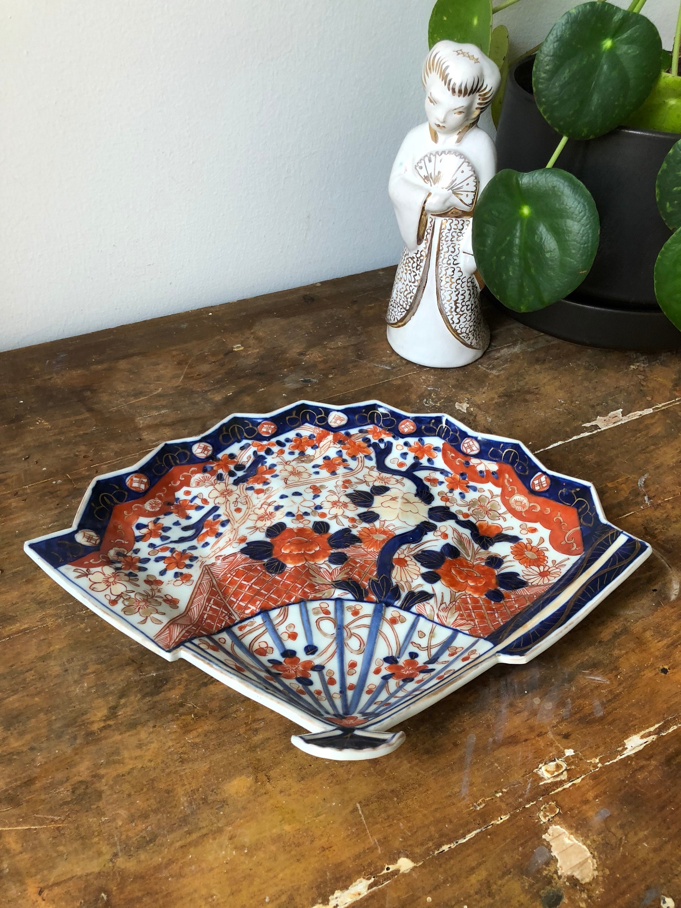 Antique Imari Japanese porcelain fan shaped plate early 1900s hand