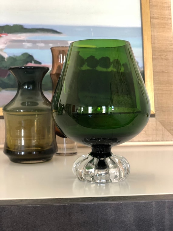 Åseda Bo Borgstrom vase vibrant green handblown glass