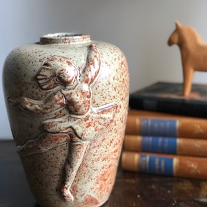 Laholm ballerinavas signerad studiokeramik skandinavisk modernist Sverige stämplad signerad beige rost jordfärger