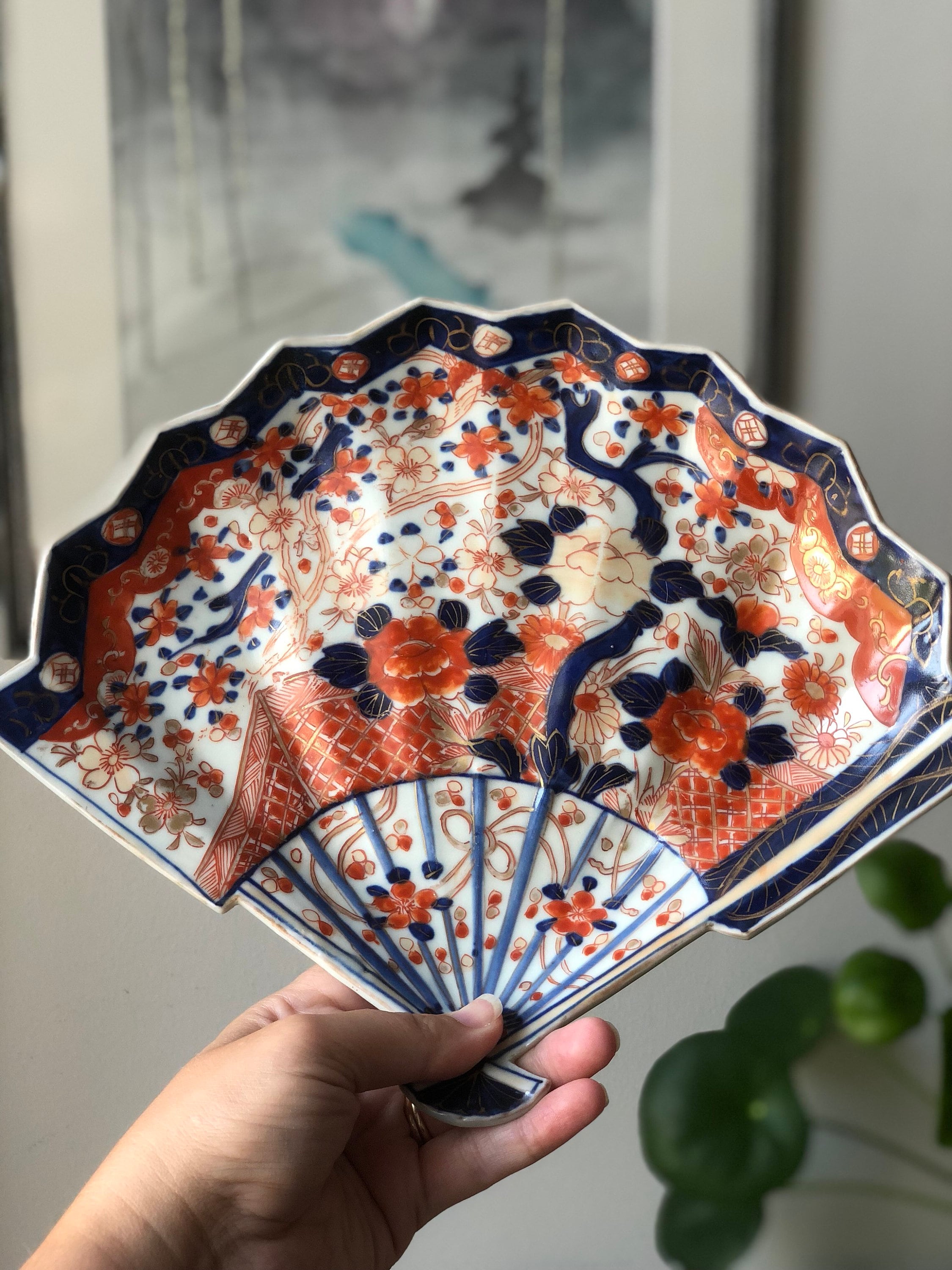 Antique Imari Japanese porcelain fan shaped plate early 1900s hand