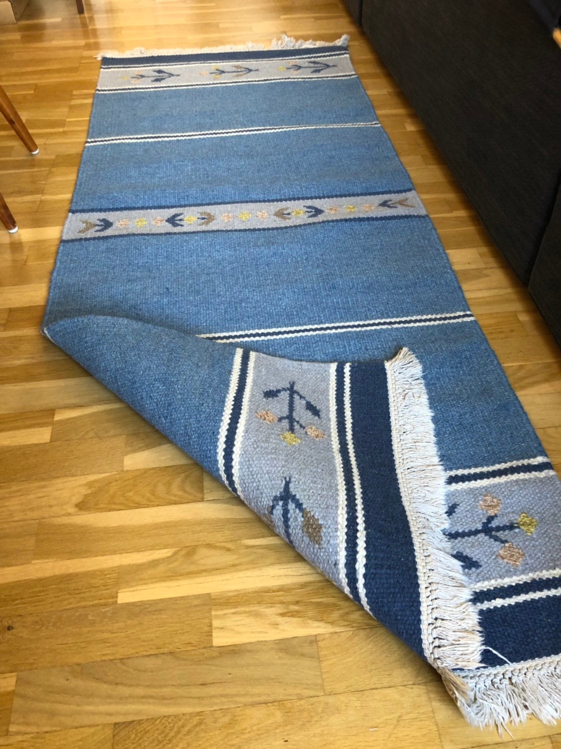 Traditional vintage Swedish kilim woven rug with fringe Scandinavian