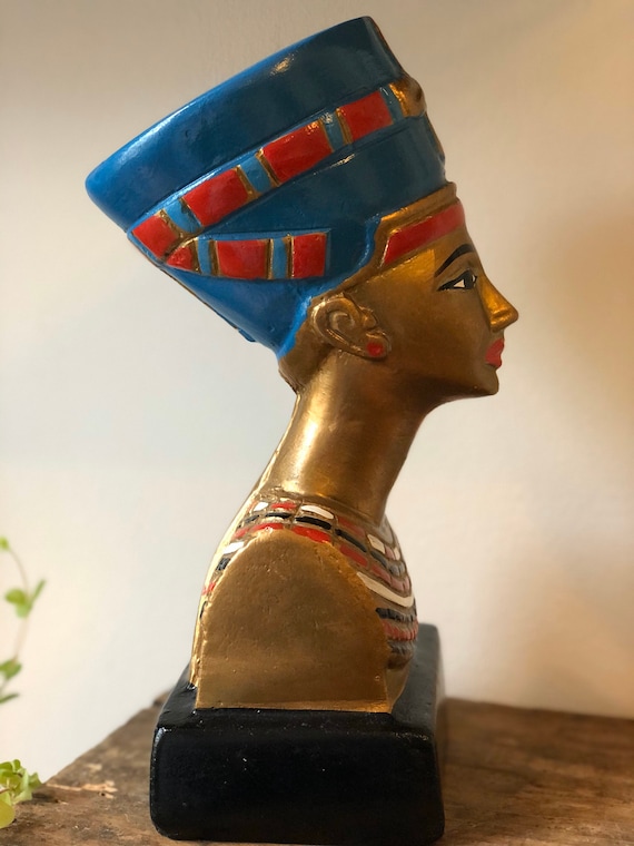 Chalkware Plaster Bust of Egyptian Queen Nefertiti statue bust figurine bookend 1970s chalkware